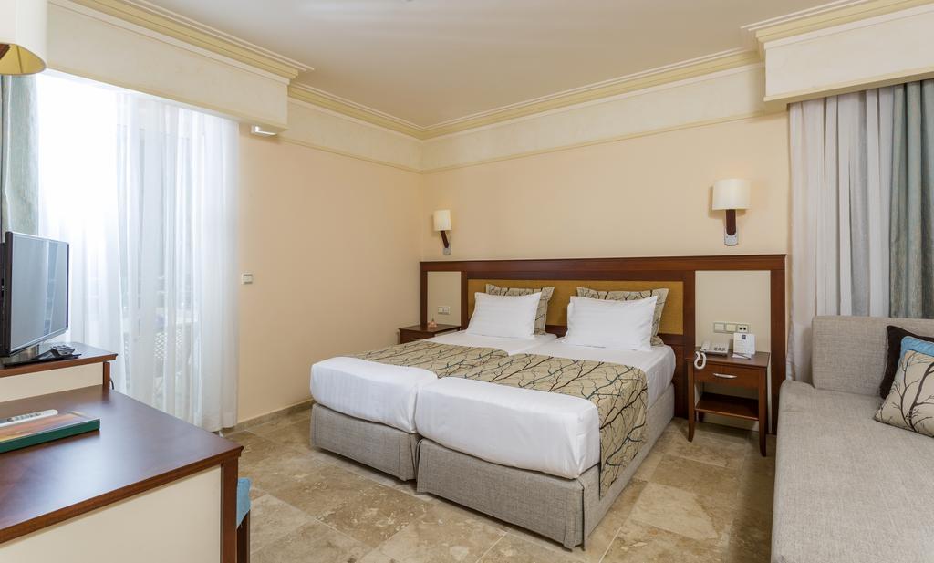 אתר נופש Melas Village 5*