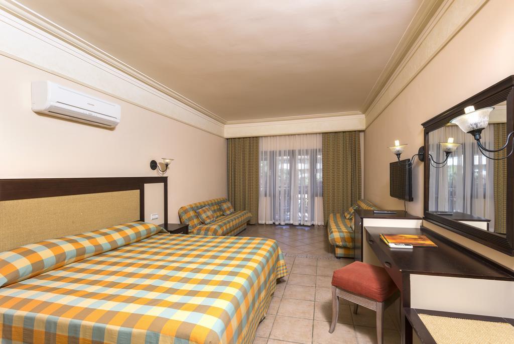 אתר נופש Melas Village 5*