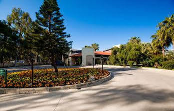 אתר נופש Melas Village 5*